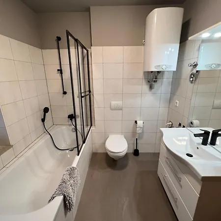 2 Am Bahnhof * Erfurt